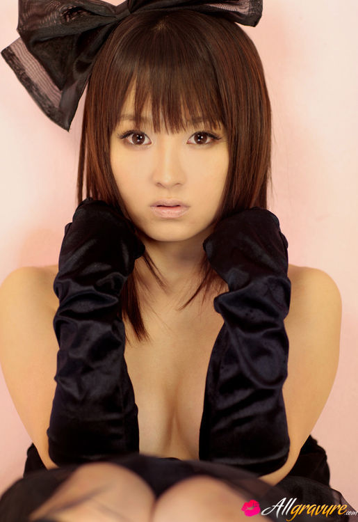 Kana Moriyama Asian Looks Like Princess In White And Black Lace
