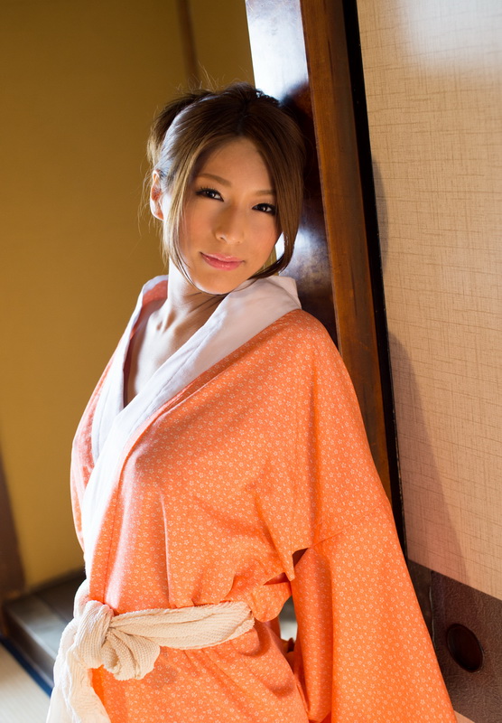 556px x 800px - Lovely and tanned Japanese av idol Nami Hoshino shows her amazing naked body