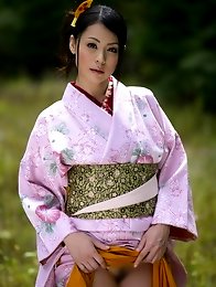 Sexy and beauty Japanese av idol Nana Aida shows her off body undressing a kimono