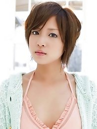 Adorable babe Miyu Oriyama melts the heart in her pink bikini
