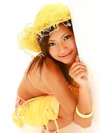 Ryo Kanesaki Asian with hot behind is ready for summer vacation