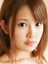 Sexy and pretty Japanese av idol Momo Yurino shows her naked body Sexy and pretty Japanese av idol Momo Yurino shows her naked body