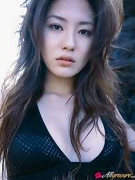 Steamy babe Haruna Yabuki looks incredible in her bikini Steamy babe Haruna Yabuki looks incredible in her bikini